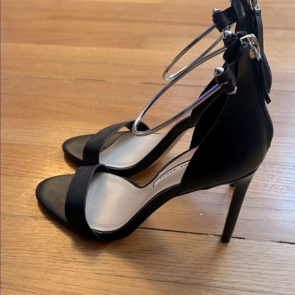 Zara Elegant Black Heels with bangle Ankle Strap - Picture 2 of 4